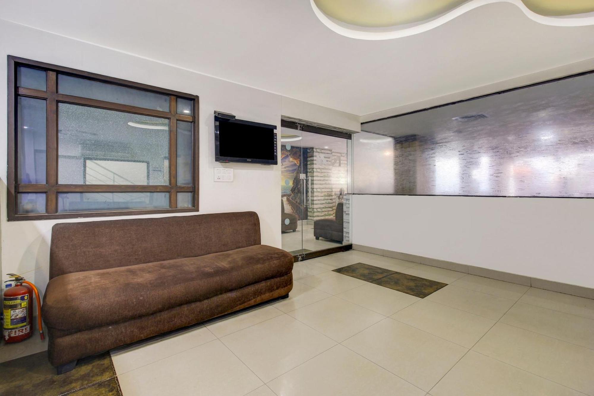ホテル Super Townhouse Oak Lb Nagar Ramoji ハイデラバード エクステリア 写真