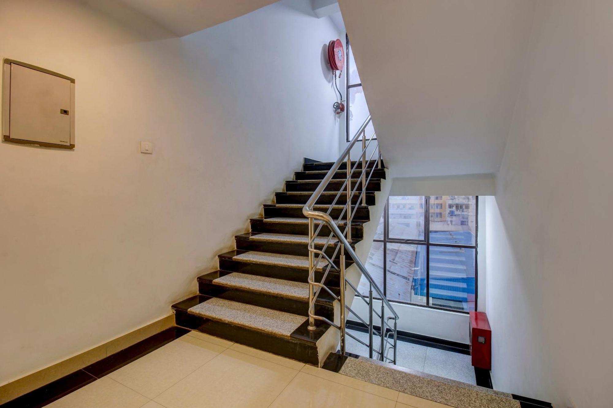ホテル Super Townhouse Oak Lb Nagar Ramoji ハイデラバード エクステリア 写真
